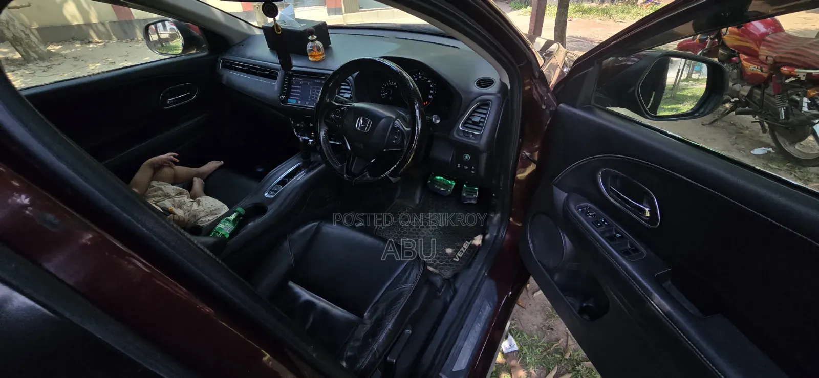 Honda Vezel 1.5 Four-Wheel Drive 2014 Maroon