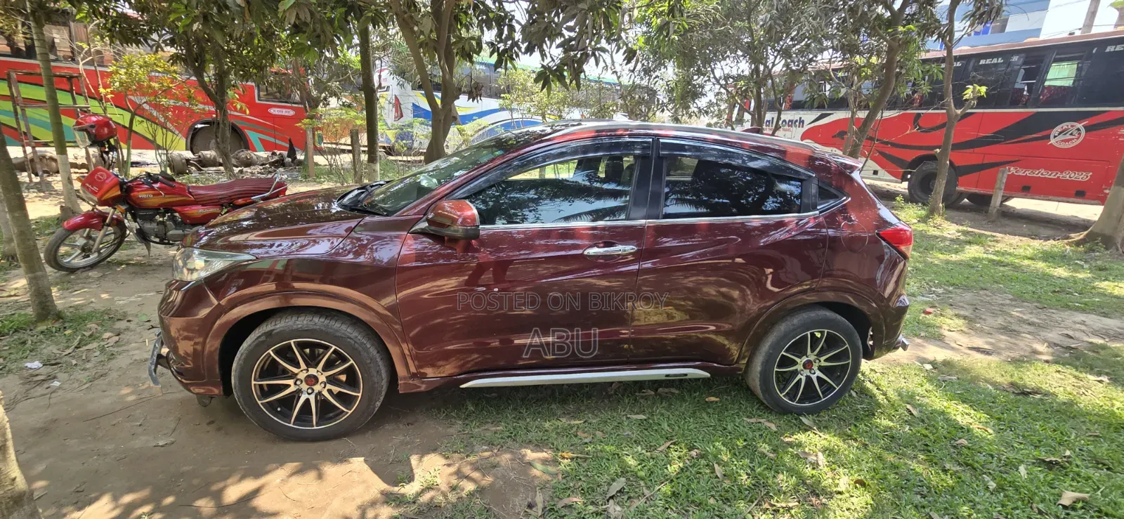Honda Vezel 1.5 Four-Wheel Drive 2014 Maroon