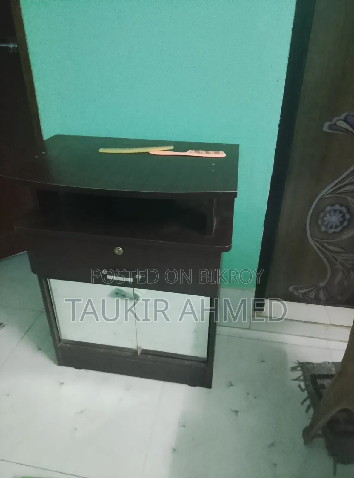 ব্যবহৃত টিভি র‍্যাক