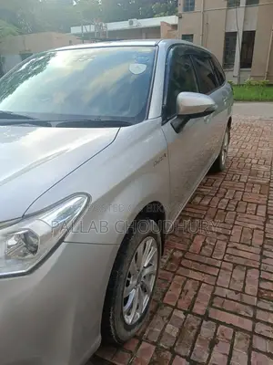 Toyota Corolla Fielder 1.5 Hybrid FWD 2017 Silver