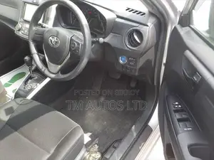 Toyota Corolla Fielder 1.5 Hybrid Front Wheel Drive 2021 Silver