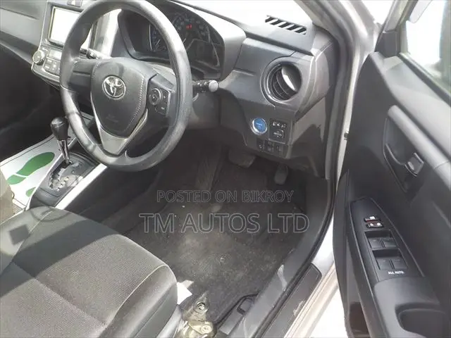 Toyota Corolla Fielder 1.5 Hybrid Front Wheel Drive 2021 Silver