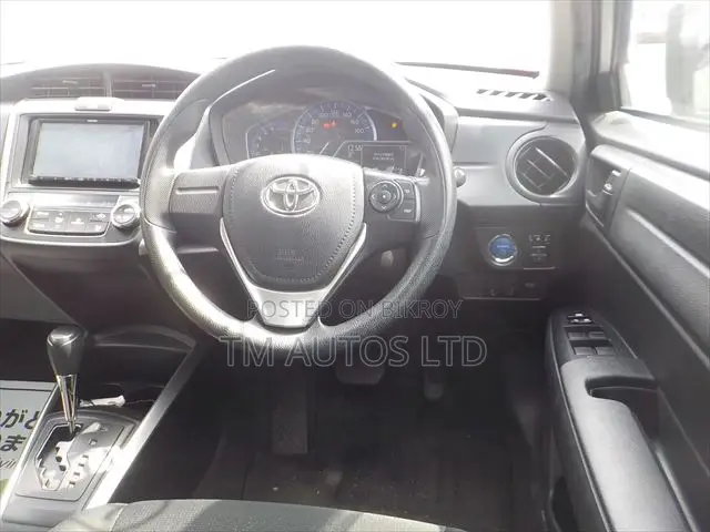 Toyota Corolla Fielder 1.5 Hybrid Front Wheel Drive 2021 Silver