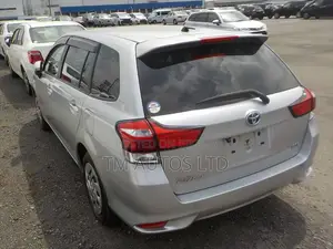 Toyota Corolla Fielder 1.5 Hybrid Front Wheel Drive 2021 Silver