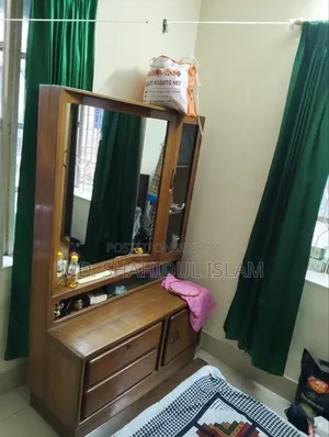ড্রেসিং টেবিল