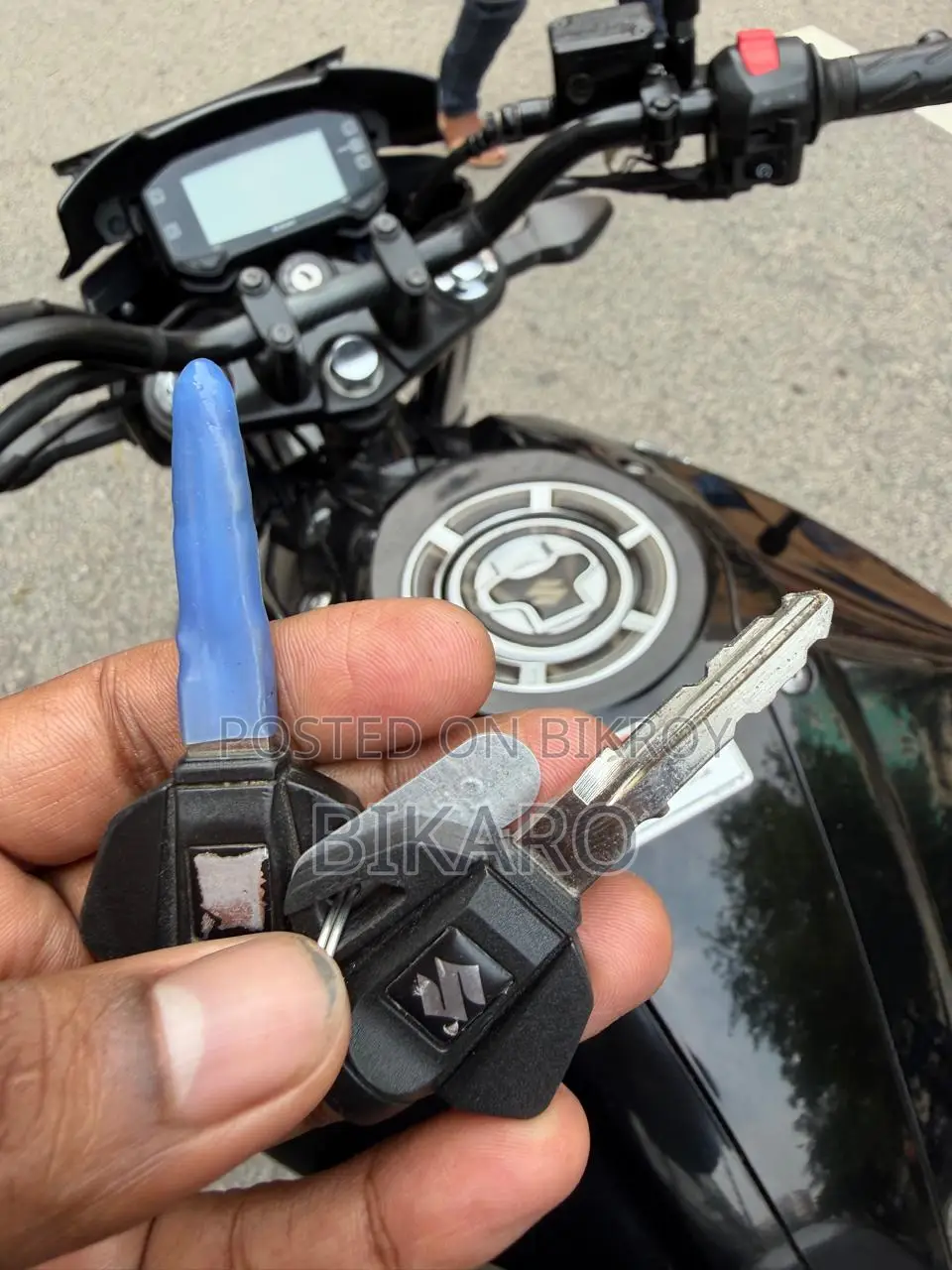 সুজুকি জিক্সার মনোটোন ২০২৪ কালো
