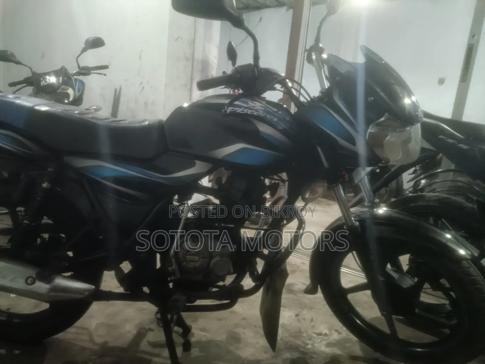 বাজাজ ডিসকভার ১২৫ ২০১৪ কালো