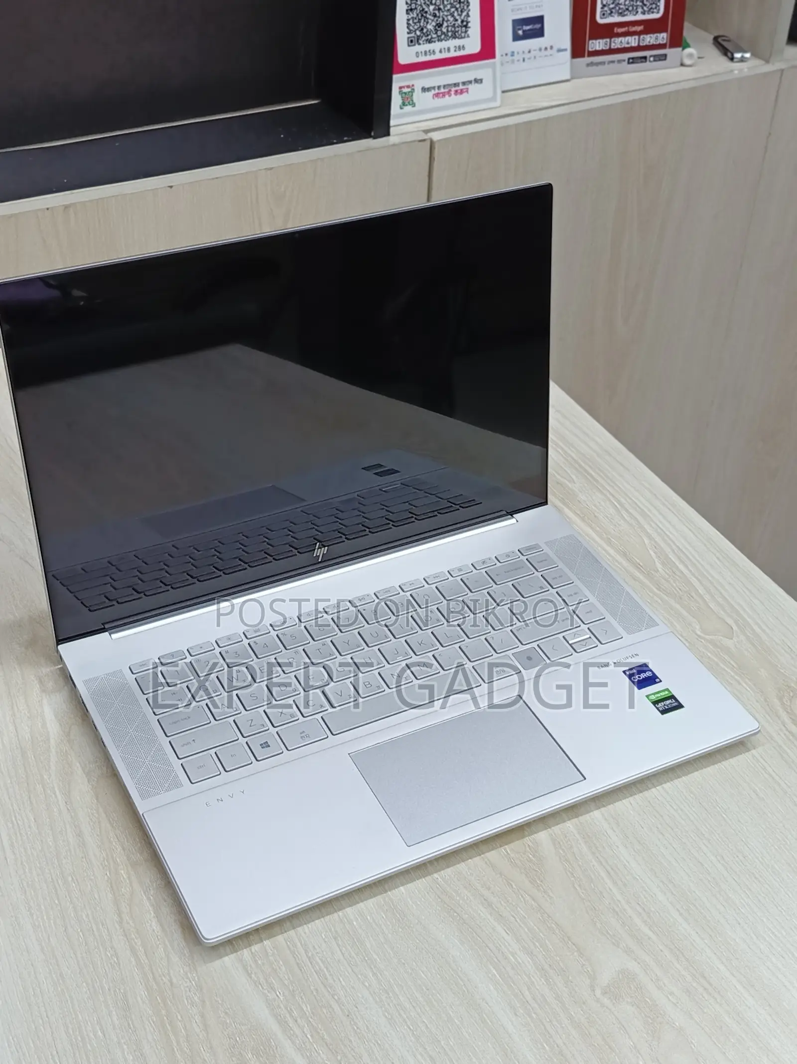Laptop HP Envy 15-Ep0xxx 16GB Intel Core I9 SSD 1T