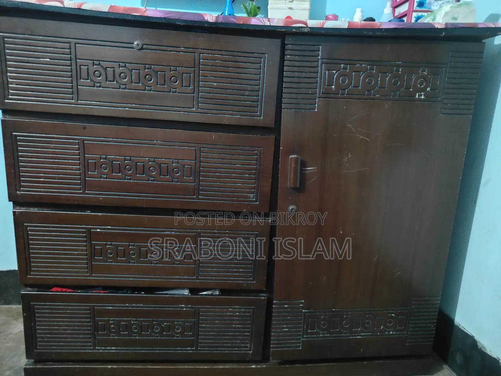 Wardrobe for sale, urgent, has some issues
