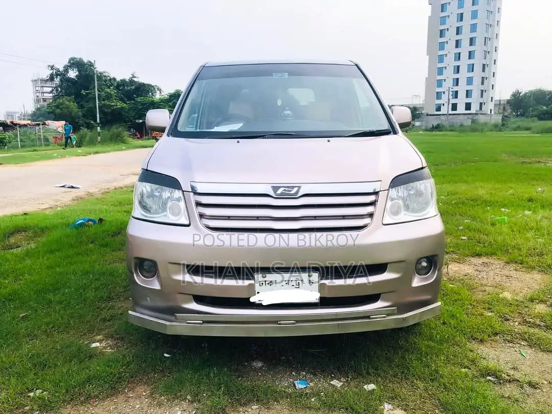 Toyota Noah 2.0 FWD (8 Seater) 2003 Gold
