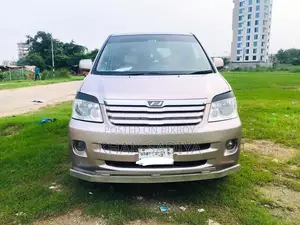 Toyota Noah 2.0 FWD (8 Seater) 2003 Gold