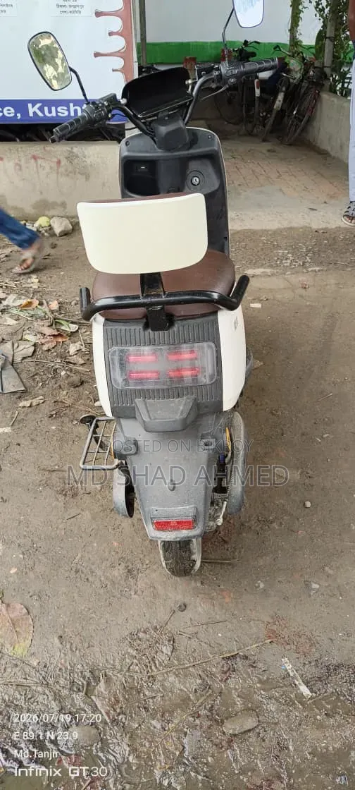 টেইলজি পেসসেটার ২০২৫ হোয়াইট