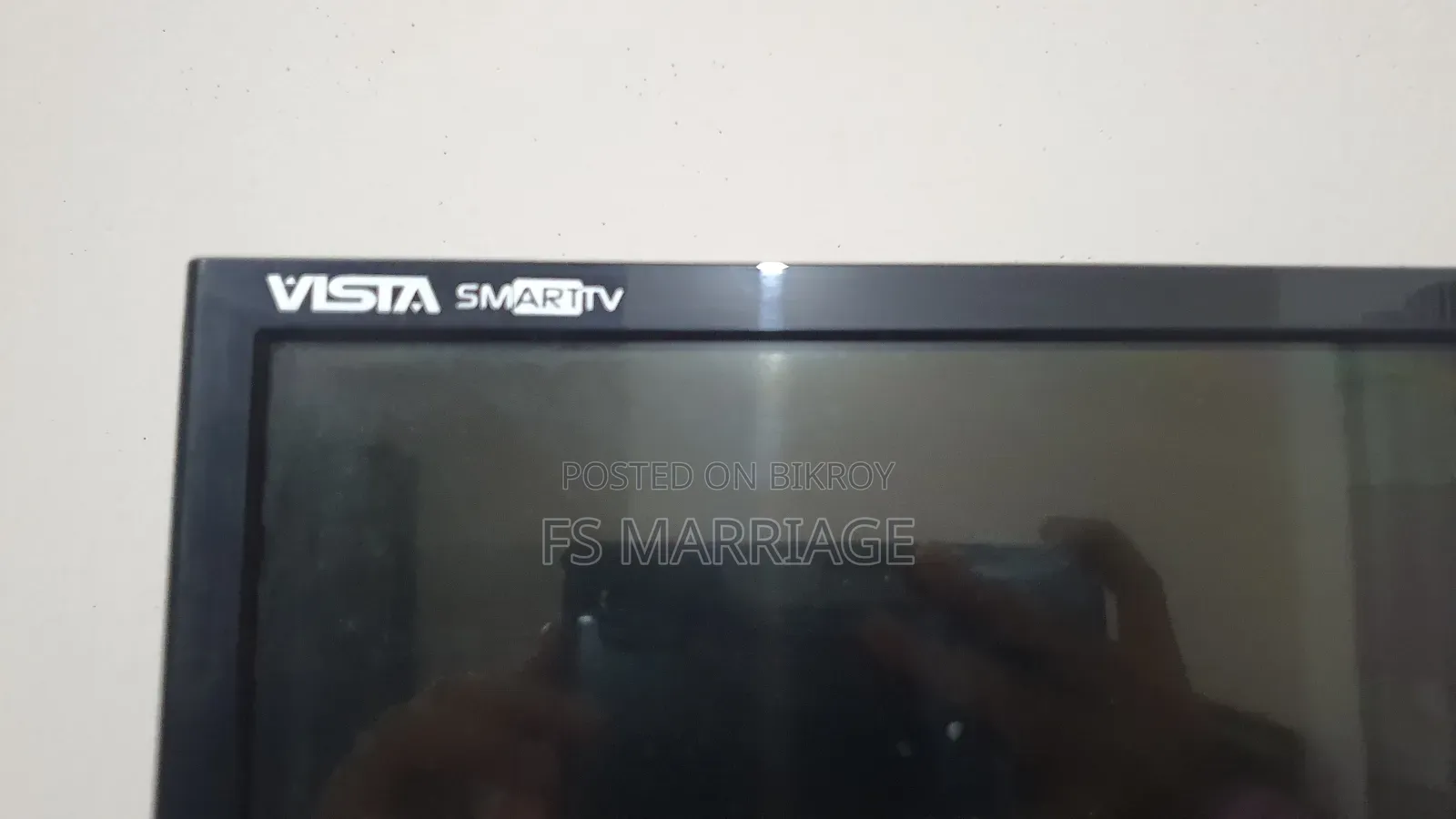 Urgent: Singer Vista 43" Android Smart TV for sale.