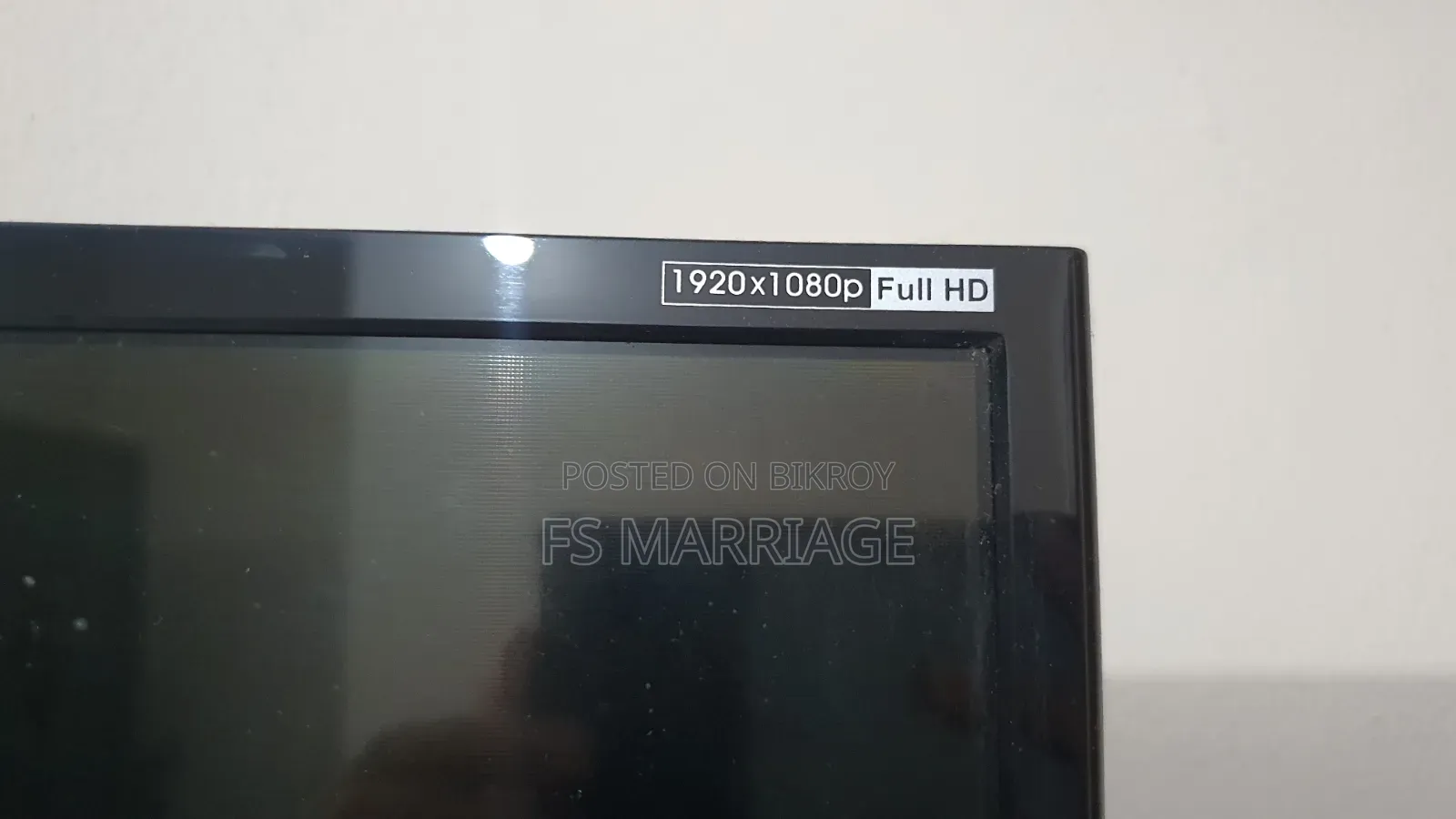 Urgent: Singer Vista 43" Android Smart TV for sale.