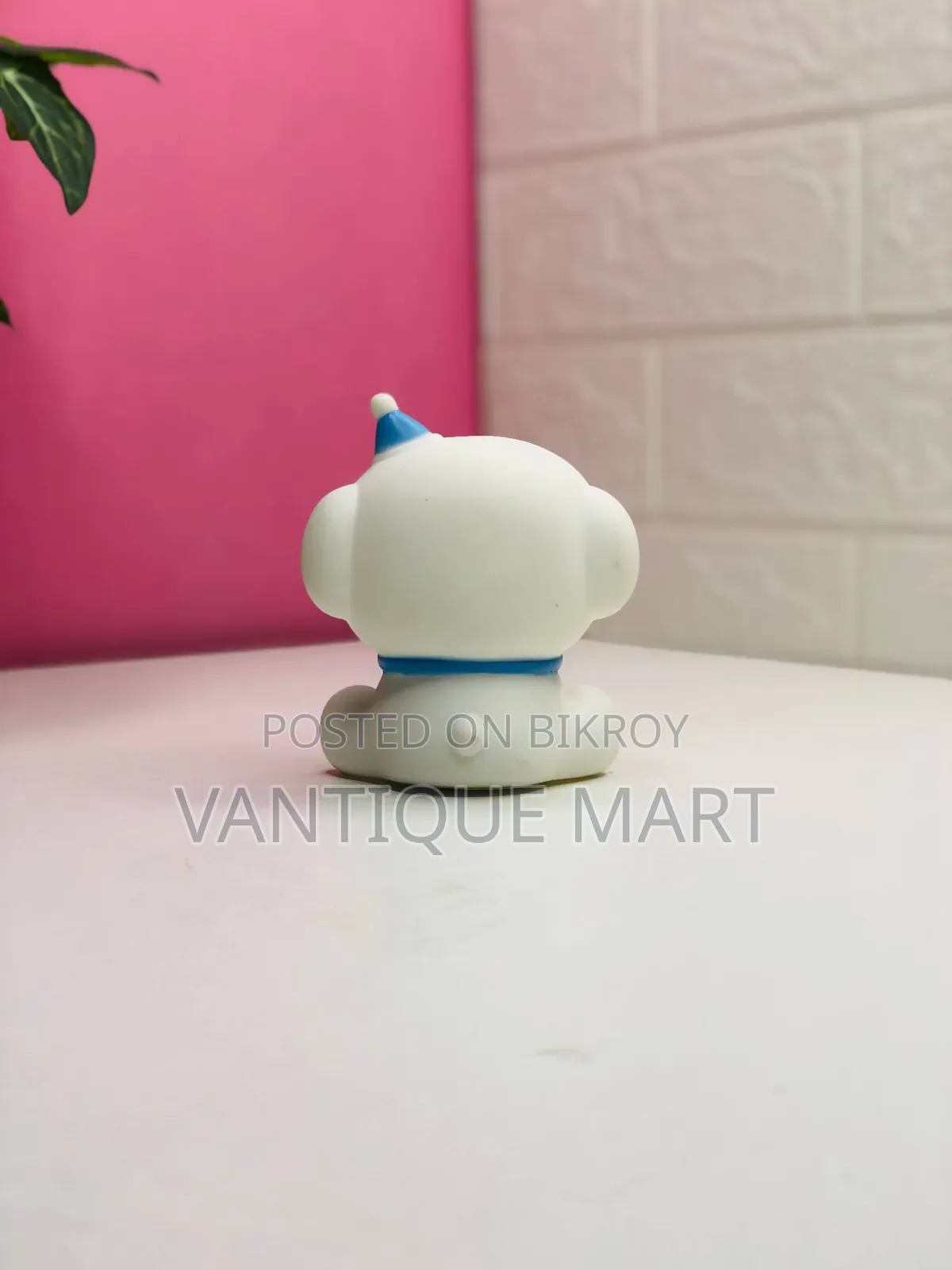 Maneki-Neko, or Lucky Cat Figurine Night Light L0379