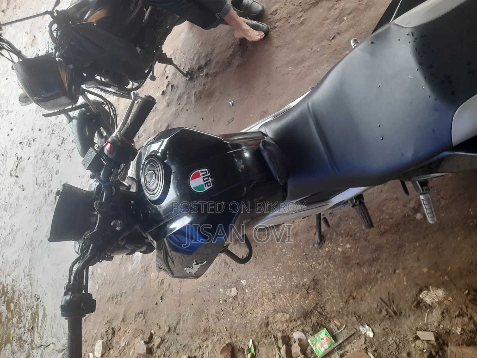 টিভিএস অ্যাপাচি আরটিআর ১৬০ ৪ভি এফআই ২০২৪ কালো