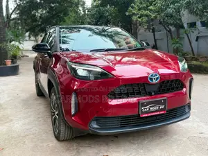 Toyota Yaris Cross 1.5 Hybrid FWD 2021 Red