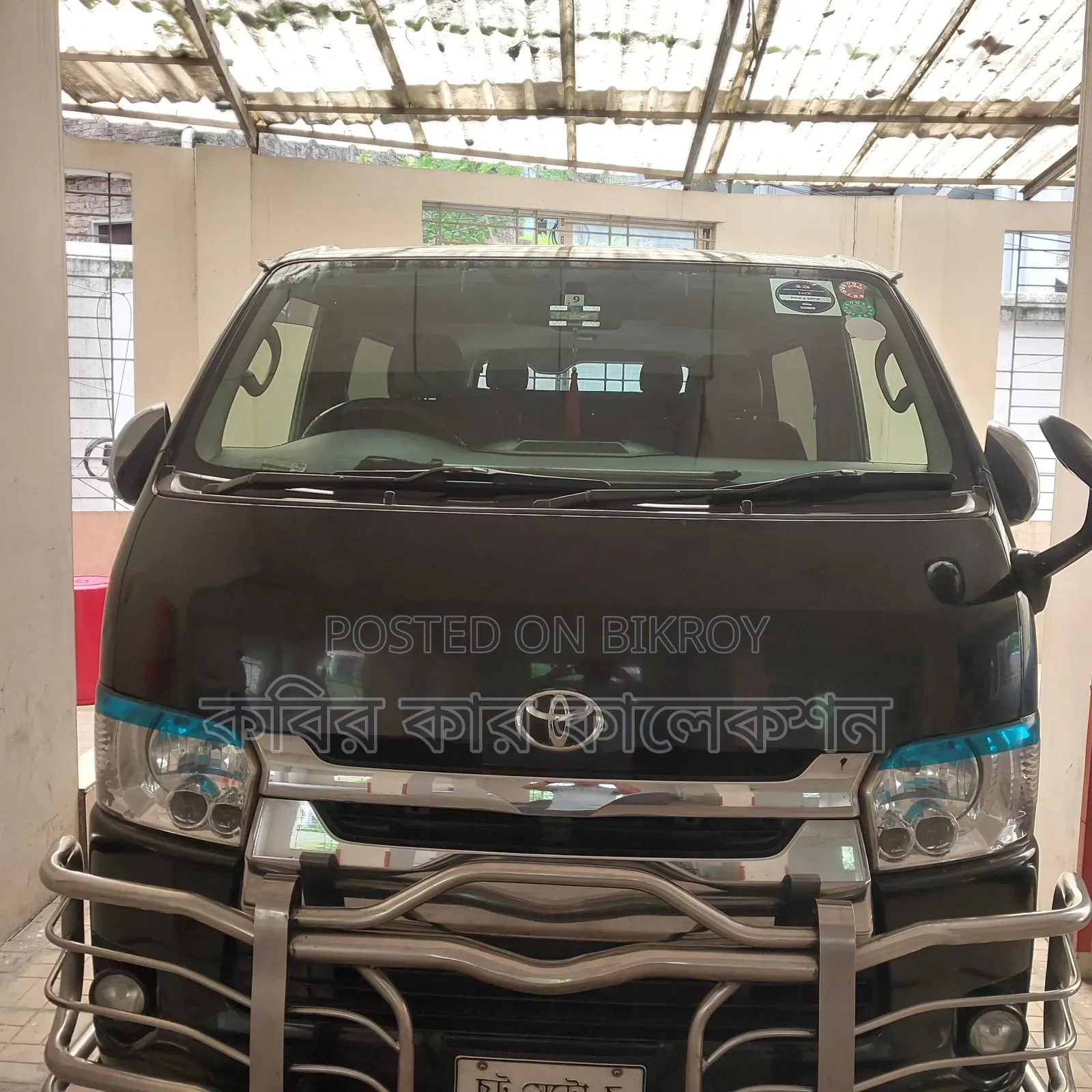 Toyota HiAce 2016 Black