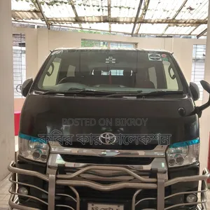 Toyota HiAce 2016 Black