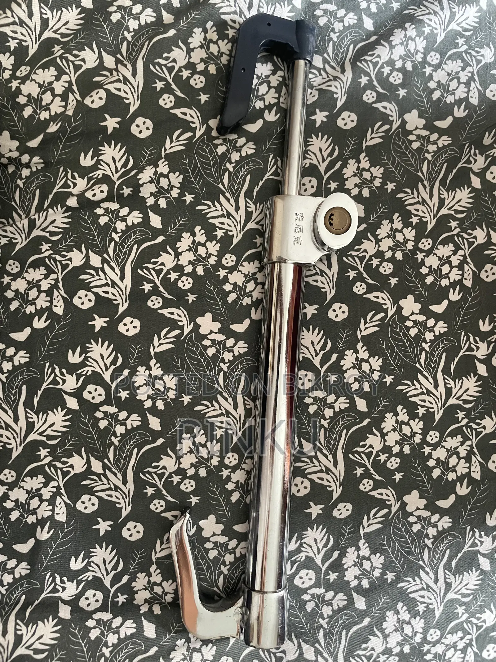 গাড়ির স্টিয়ারিং লক
