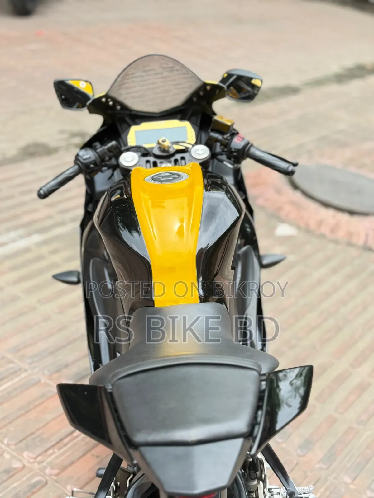 ইয়ামাহা ২০২৪ ব্ল্যাক