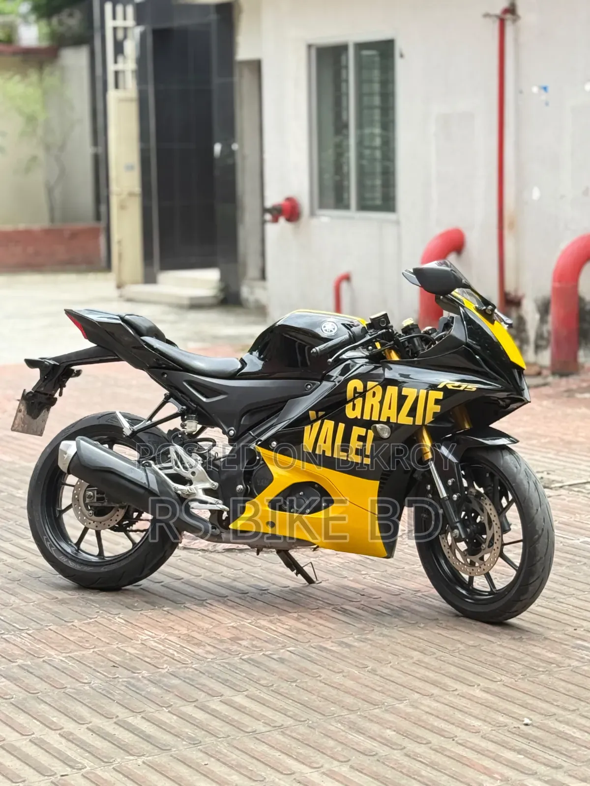 ইয়ামাহা ২০২৪ ব্ল্যাক