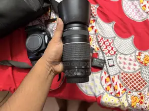 ক্যানন ১৩০০ডি সাথে ৭৫-৩০০মিমি জুম লেন্স