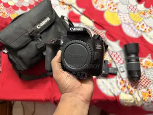 ক্যানন ১৩০০ডি সাথে ৭৫-৩০০মিমি জুম লেন্স