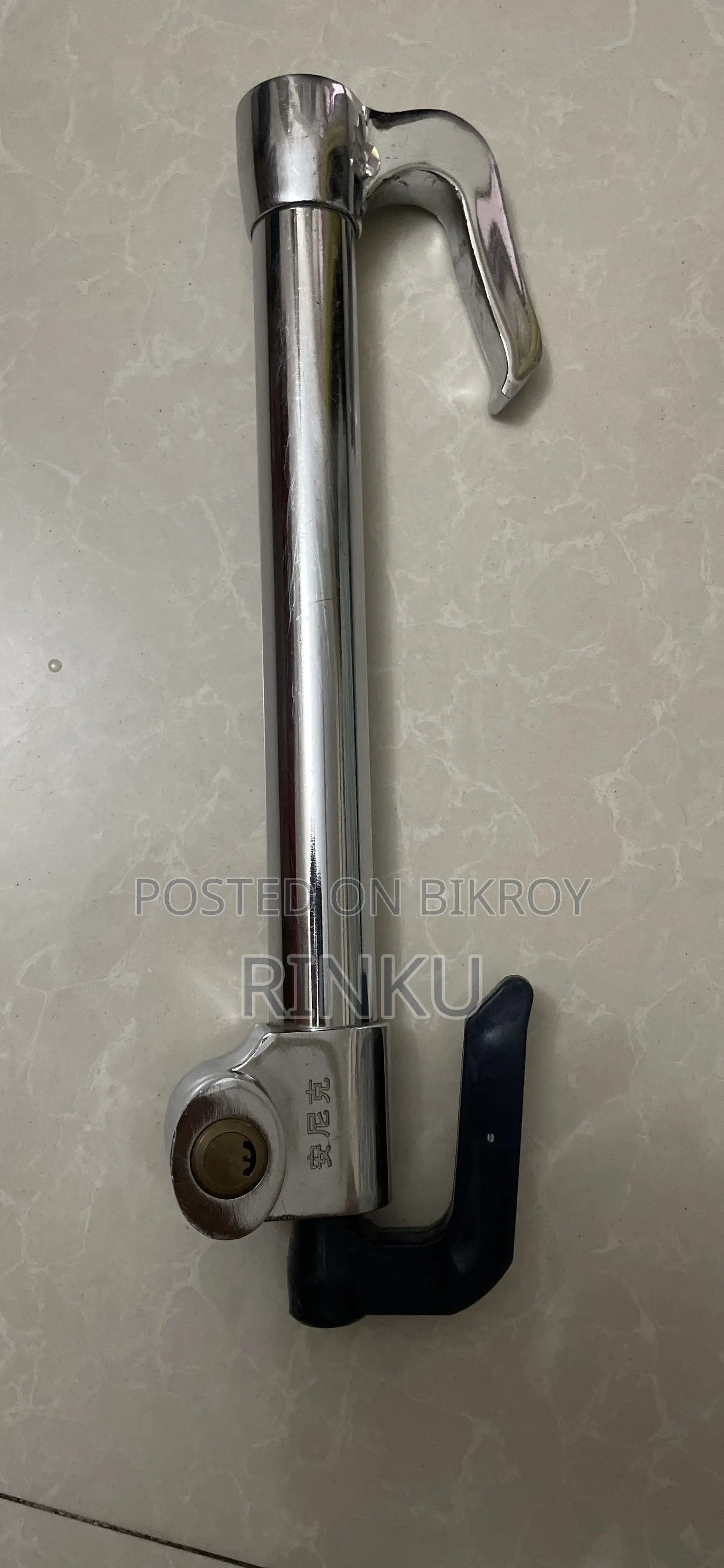 গাড়ির স্টিয়ারিং লক