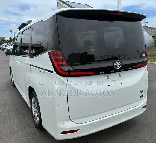 Toyota Noah 2023 Pearl