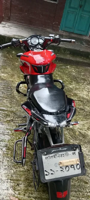 নতুন বাজাজ পালসার এনএস ১৬০ ২০১৮ লাল