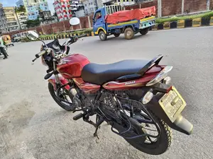 বাজাজ ডিসকভার ১০০ ২০১৭ লাল