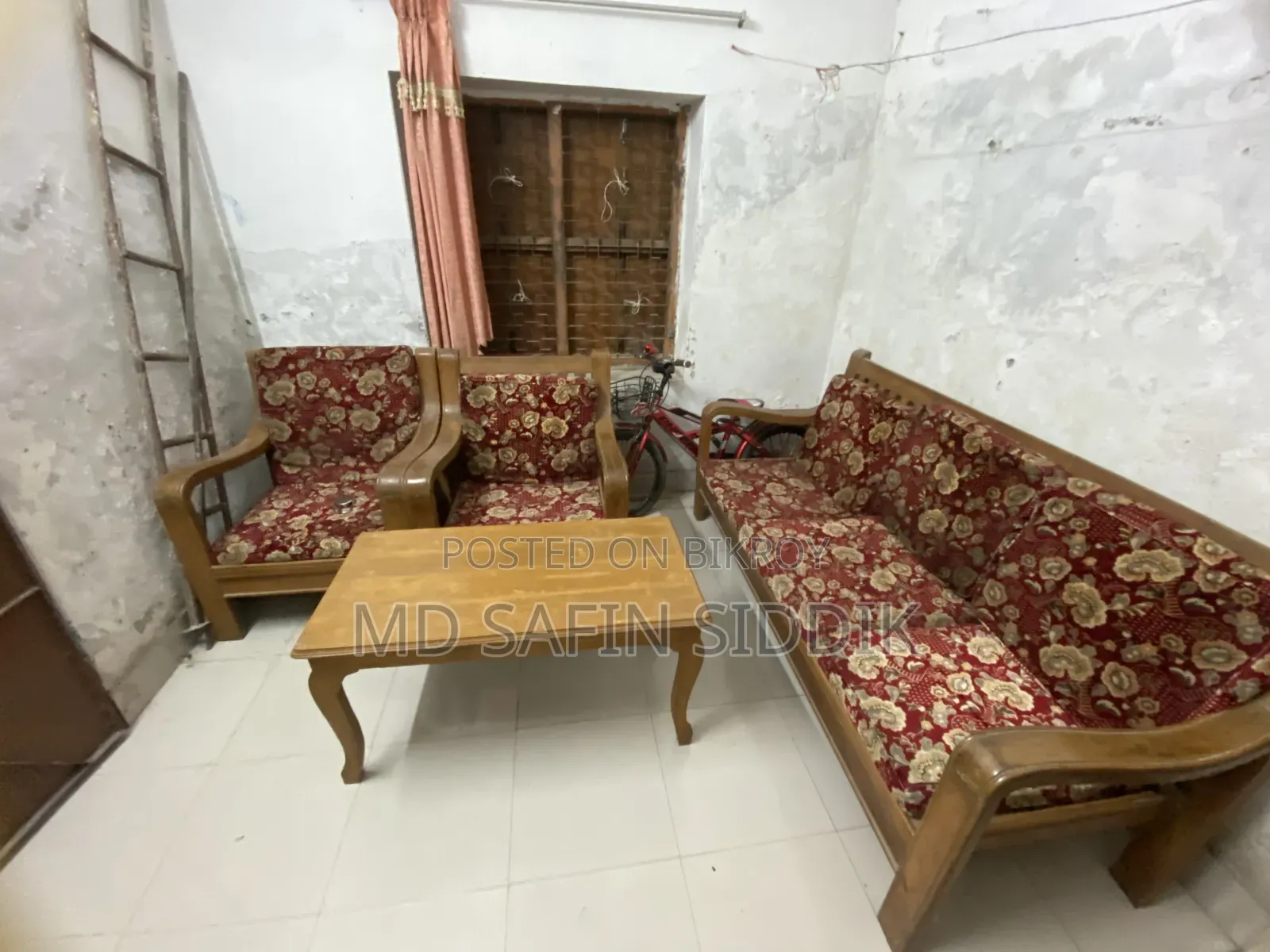 Sofa set for sale, no damage, will look like new if polished