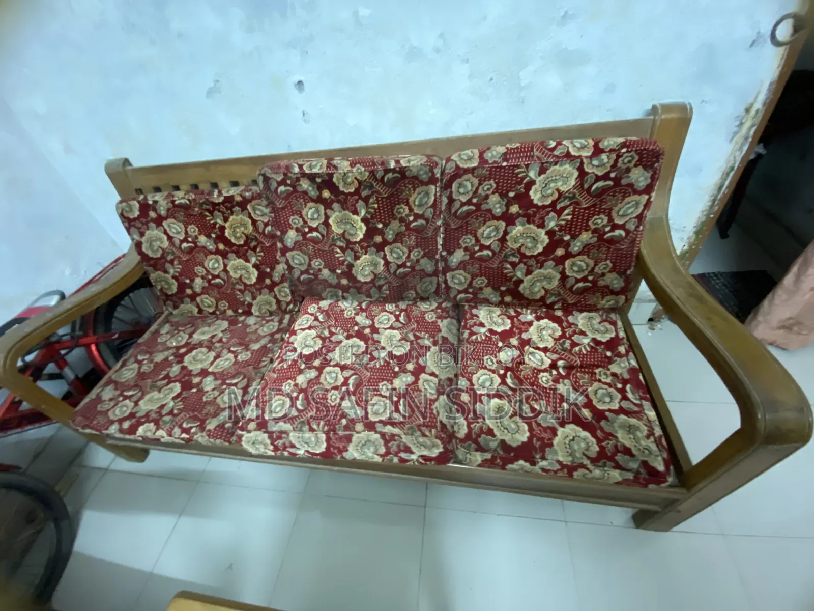 Sofa set for sale, no damage, will look like new if polished