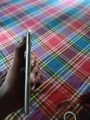 অ্যাপল আইফোন ১১ ৬৪ জিবি সাদা