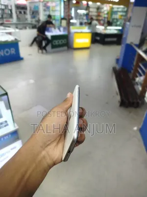 অ্যাপল আইফোন এসই (২০২০) ১২৮ জিবি সাদা