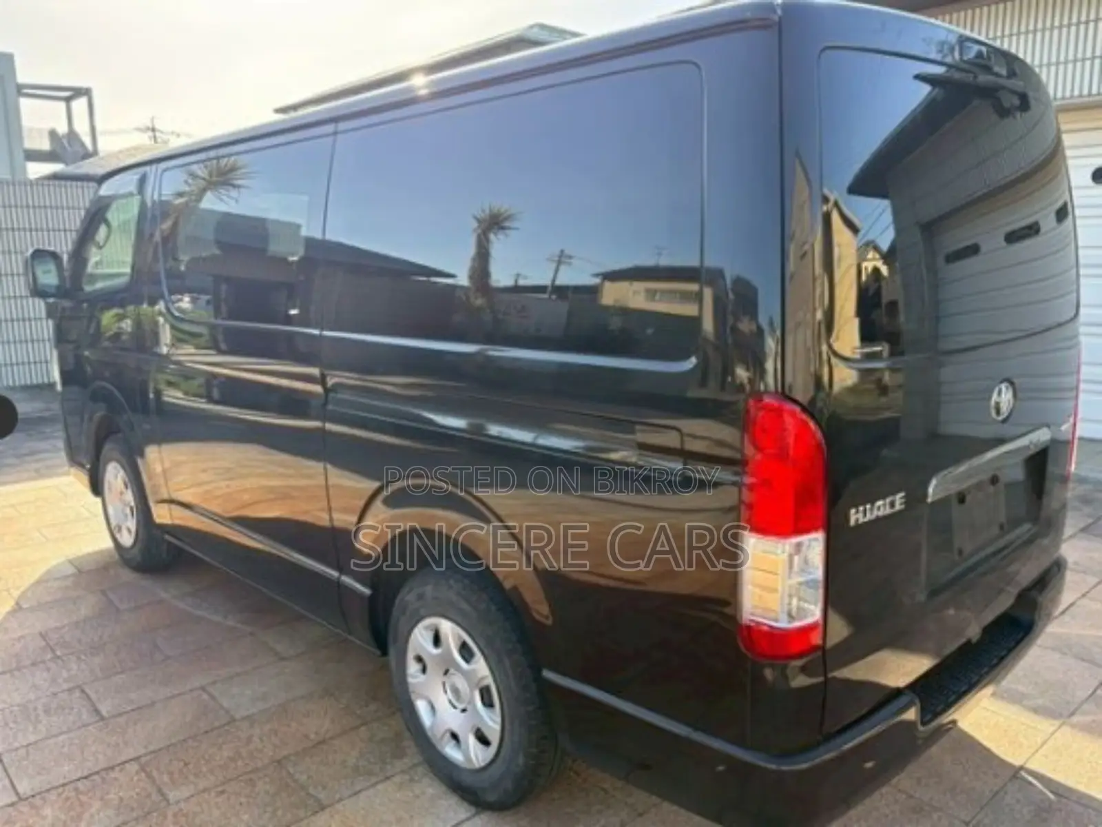 Toyota HiAce 2022 Black