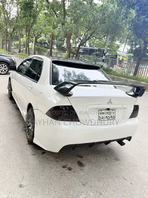 মিতসুবিশি ল্যান্সার ২০০৮ পার্ল