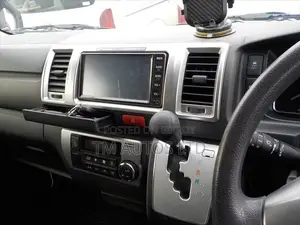 Toyota HiAce 2021