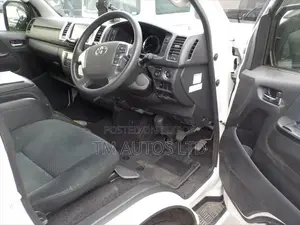Toyota HiAce 2021