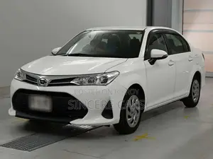 টয়োটা এক্সিও ২০২১ সাদা
