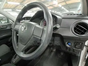 টয়োটা এক্সিও ২০২১ সাদা