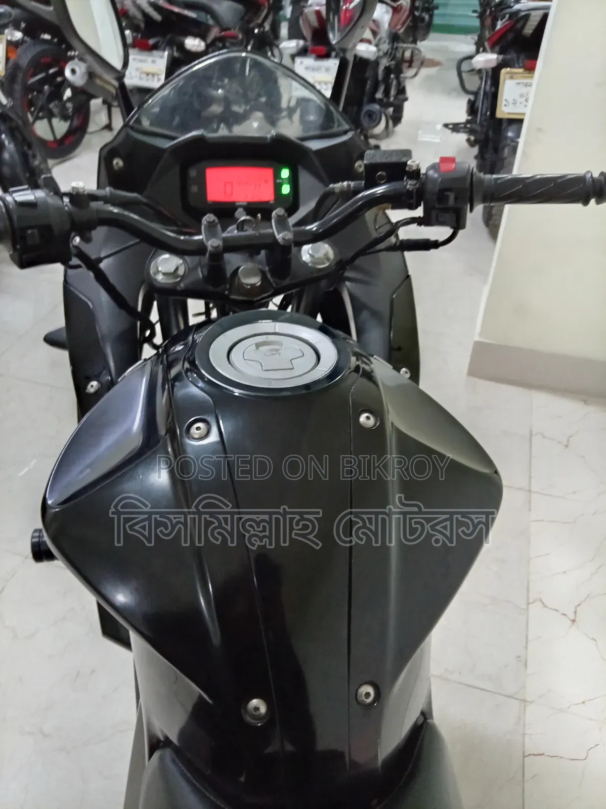সুজুকি জিক্সার এসএফ ২০২২ গ্রে
