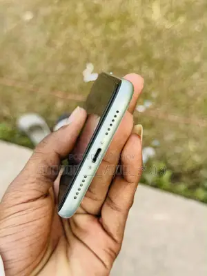 New Apple iPhone 11 64 GB Blue