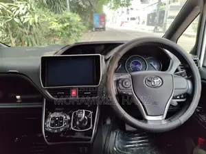 Toyota Voxy 2018 Pearl