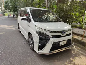 Toyota Voxy 2018 Pearl