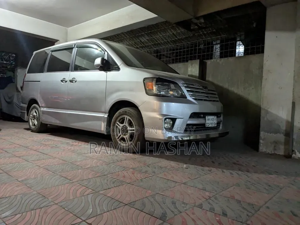 Toyota Noah 2003 Silver