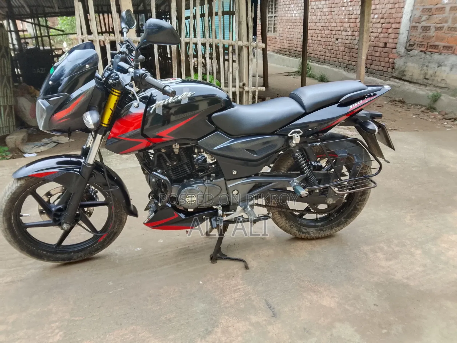বাজাজ পালসার ১৫০ ২০২০ ব্ল্যাক