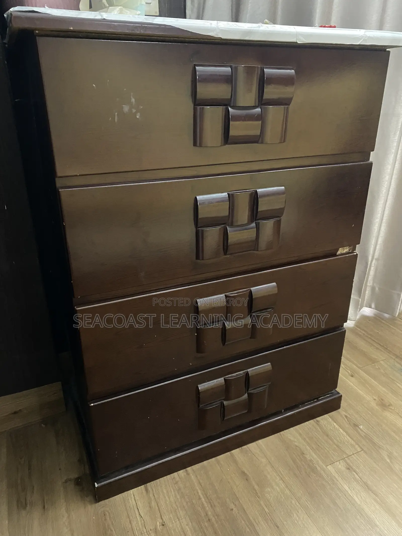 Wardrobe for Sale (4 Drawers)
