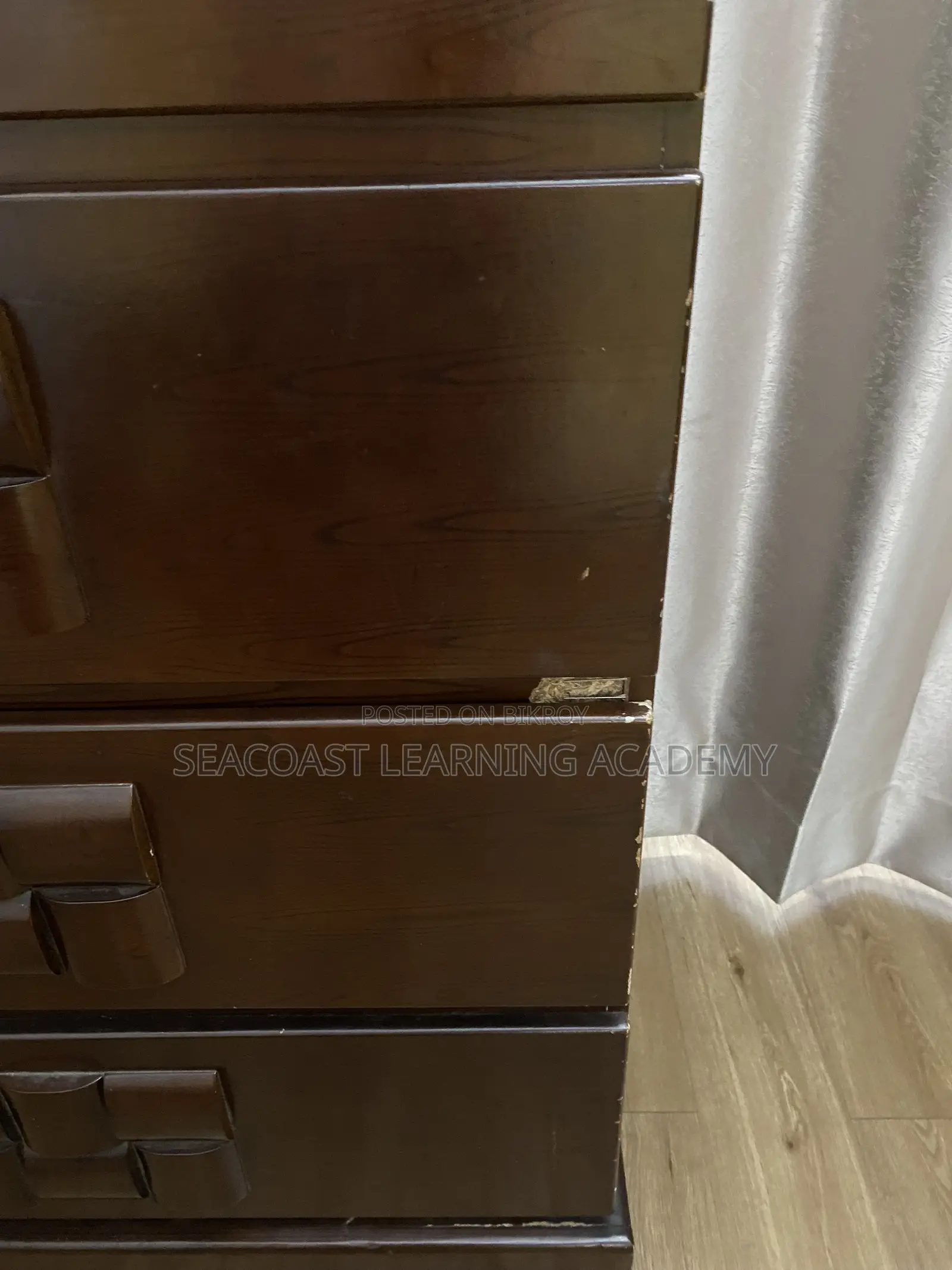 Wardrobe for Sale (4 Drawers)